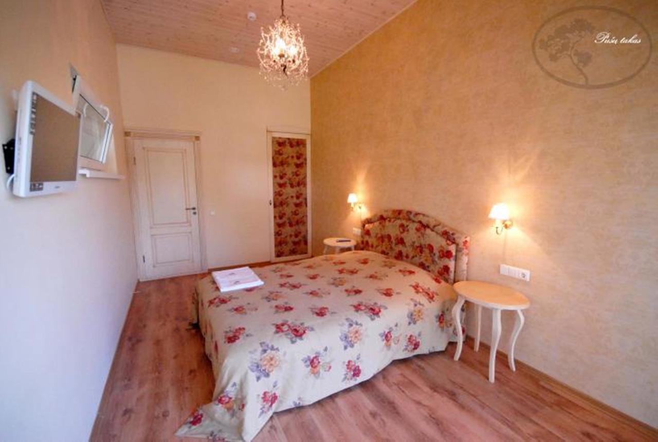 Pusu Takas Hotel Andrioniskis Room photo